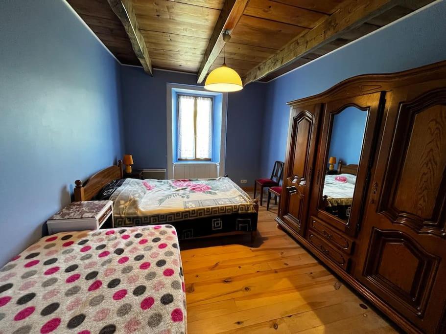 Gite A La Ferme Au Coeur De L'Auvergne Saint-Hippolyte  Kültér fotó